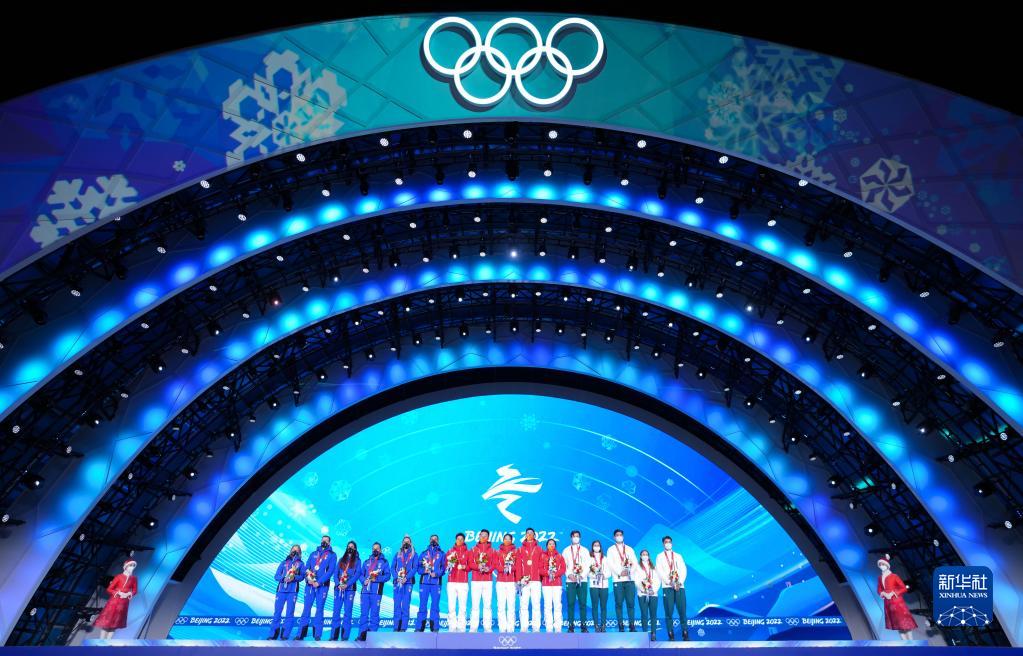 北京冬奥会首场颁奖仪式亮相