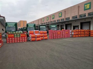 黑龙江绥化：志愿者捐助物资支援吉林共克疫情