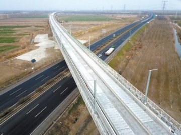 京滨城际最长特大桥完成无砟轨道施工