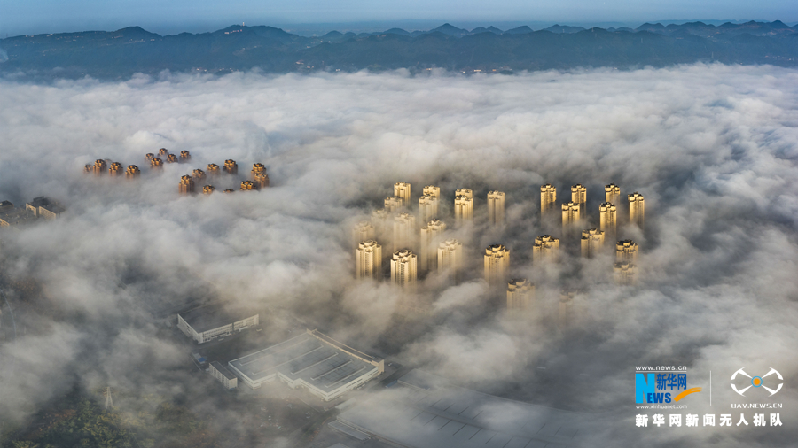 【“飞阅”中国】雾锁山城宛若海市蜃楼