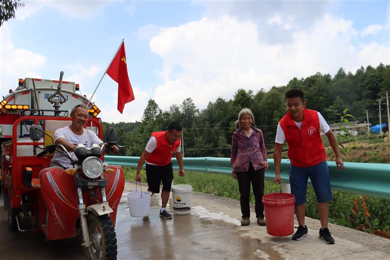 贵州湄潭：抗旱保民生