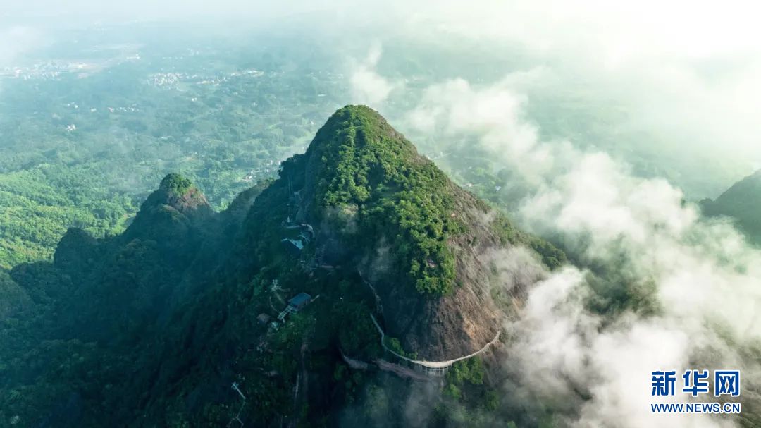 【“飞阅”中国】云雾绕山川 美景入画来