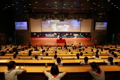 航天英雄杨利伟走进中国科技馆向青少年分享航天主题科学课