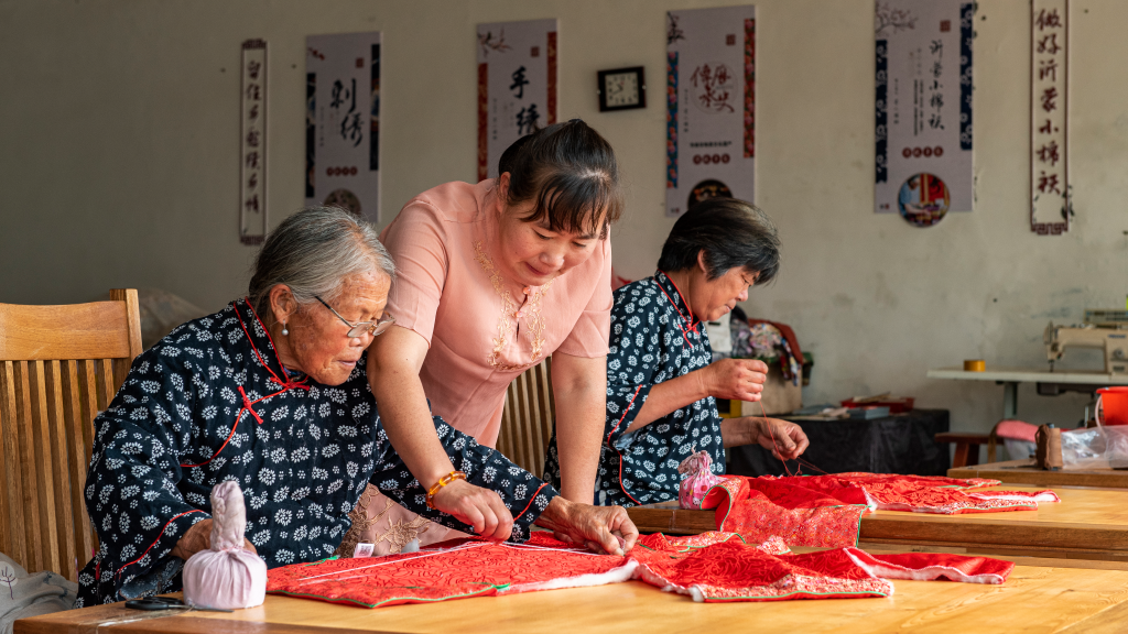 记者观察：针线里的新生活——沂蒙老区