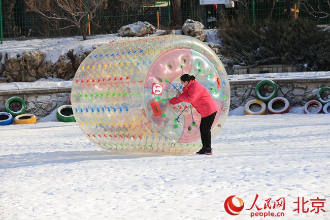 紫竹院公园欢乐冰雪季开幕 16条雪道80米长雪山滑梯亮相