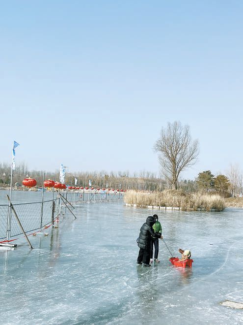 北京：网红野冰场“出片”？当心出事！