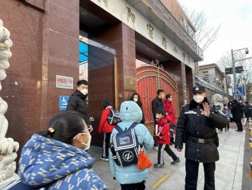 北京：6000余警力开启“护学”模式