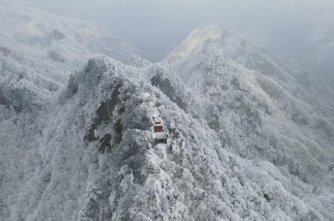 湖北十堰：雪润赛武当 水墨丹青入画来