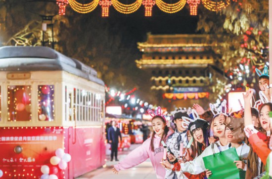 首届京津冀消费季三地同步启动 前门大街成特色文化展示舞台