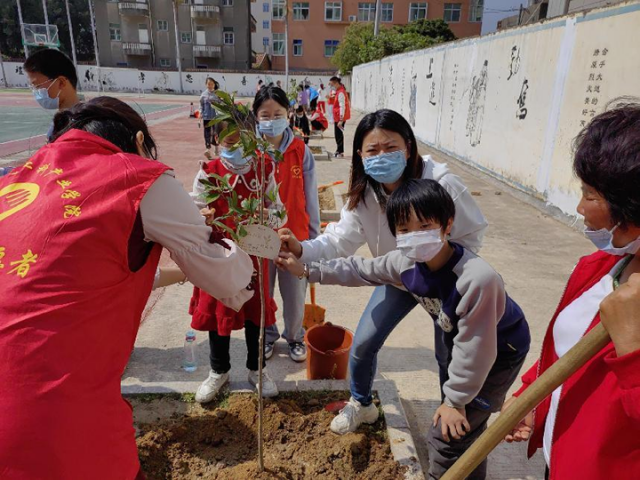 莆田市荔城区民政局：赓续雷锋精神 情系留守“困境”儿童