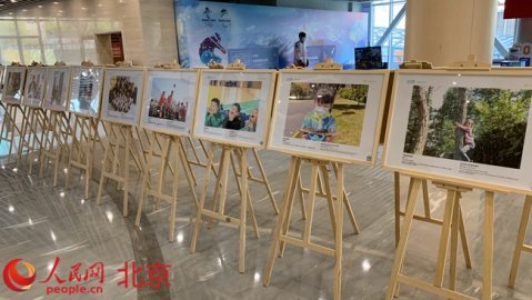 来北京市残疾人服务示范中心看摄影展 感受残障融合之爱