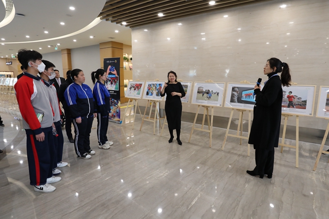 来北京市残疾人服务示范中心看摄影展 感受残障融合之爱