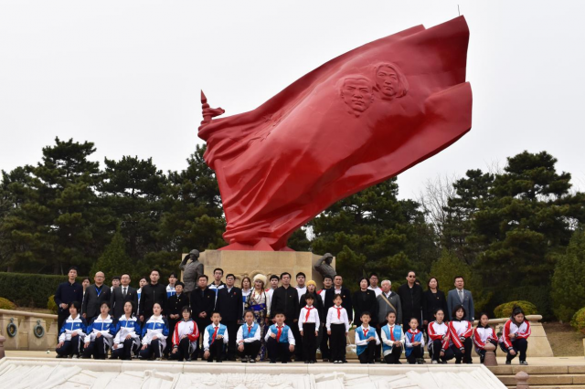 “永远的丰碑”清明节联合祭扫活动在八宝山革命公墓举行