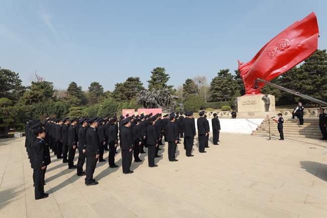 北京公安开展缅怀首都公安英烈活动