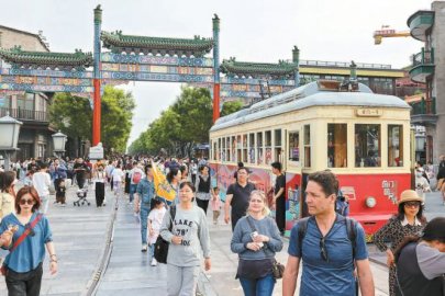 北京：假期前三天商场活动丰富多彩 重点商圈客流增长近八成