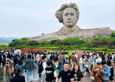 “五一”假期第二天，近300万人次游湖南