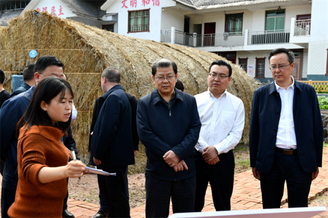 四川省乡村振兴局局长蒋刚一行到通江县调研