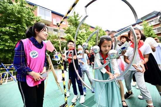 给孩子送来知识和欢乐 史家实验学校举办科技嘉年华