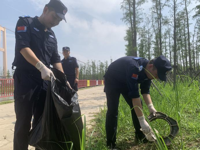 “志愿红”守护生态长江 武汉市洪山区多