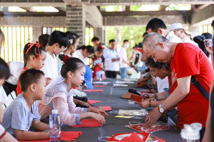 首届北京中华民族文化周闭幕 市民体验艺术、体育、美食民族文化盛宴
