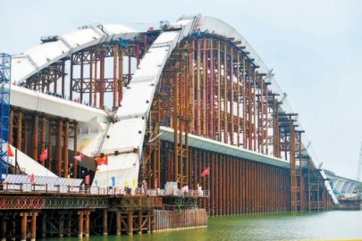 京雄大桥126个钢“积木”完成焊接