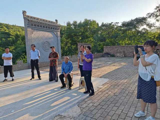 毛主席扮演者段建中来到“寿星村”