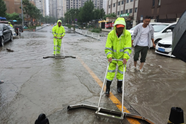 “汛”速行动 丰台区实时监控疏通积水点 腾出河道槽蓄空间约700余万立方米