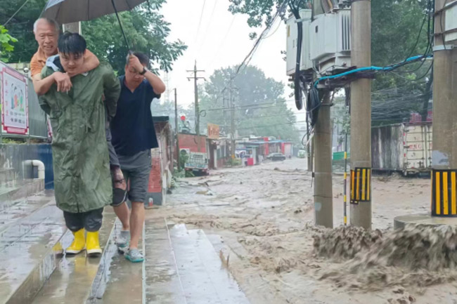 “汛”速行动 丰台区实时监控疏通积水点 腾出河道槽蓄空间约700余万立方米