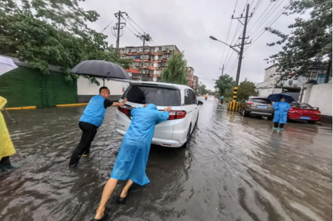 “汛”速行动 丰台区实时监控疏通积水点 腾出河道槽蓄空间约700余万立方米