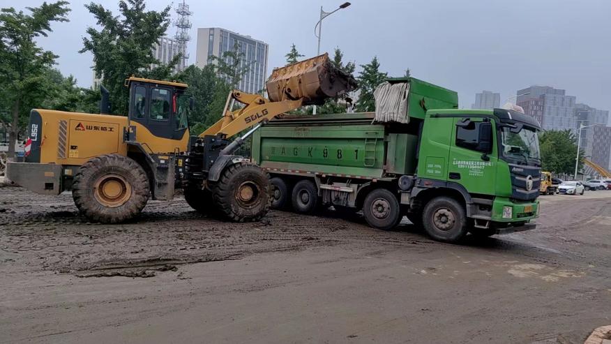 丰台区城管委紧急驰援门头沟 已清理道路3万余平方米