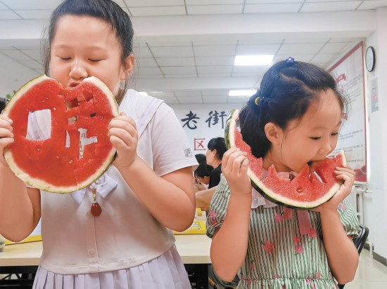 立秋至 北京市民下馆子“贴秋膘”