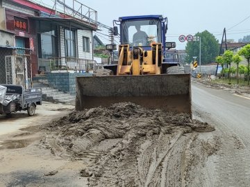 房山公路分局组织千人做好道路清淤保洁工作