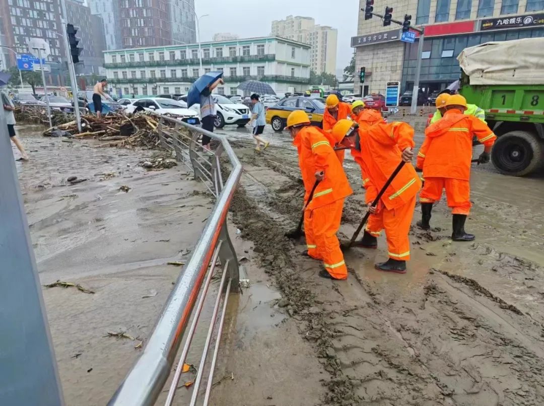 风雨兼程 红墙担当 西城区指挥属地防汛、对口支援门头沟抗洪救灾