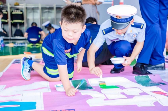 提升安全意识和自救能力 朝阳消防邀青少年消防站里过暑假