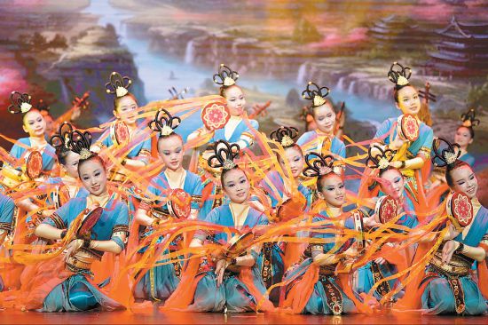 17国青少年用艺术“欢动北京”