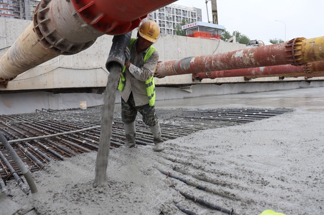 首个车站主体结构封顶 北京地铁13号线扩能提升工程建设提速