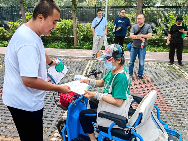 确保违规车辆＂有序退场＂ 北京石景山各街道打通车辆回收＂最后一公里＂