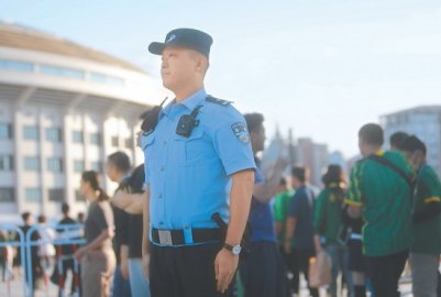 北京：“双节”假期又逢中超联赛 民警全