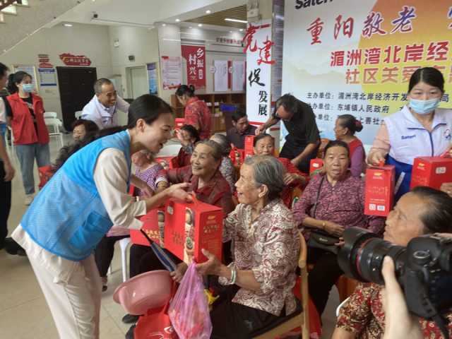 “重阳敬老 爱满金秋”——福建莆田市湄洲湾北岸经济开发区民政局开展重阳节关爱主题活动