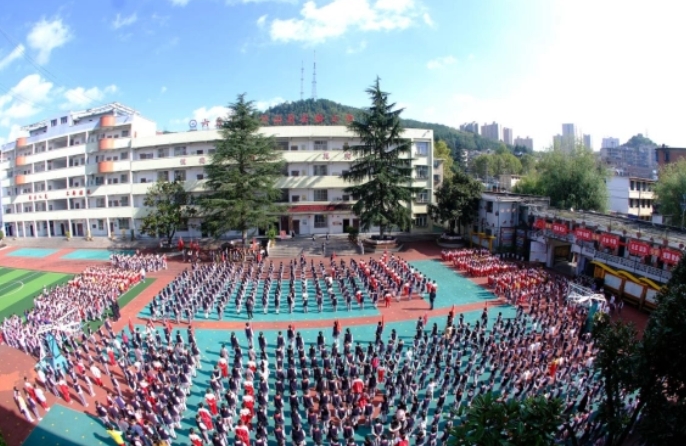 钟山区实验小学：百名小学生加入少年先