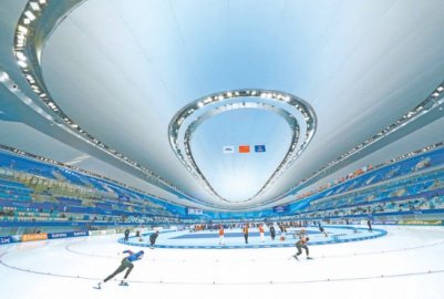 速滑世界杯北京站首个比赛日 中国选手赛出主场优势