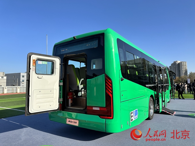 北京通学车试点范围将扩大至8个区 新车型尾部增加安全门