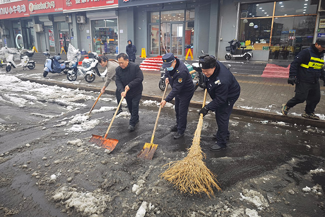 丰台城管全力应对今冬首次暴雪橙色预警