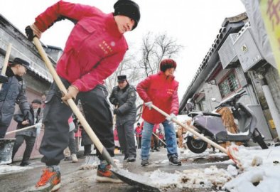 北京沿街单位商户及时行动 40万人次共扫门前雪