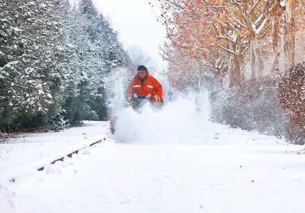 11.5万人次专业人员扫雪铲冰