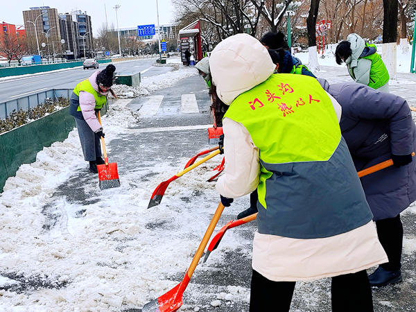 部署到行动仅用半小时 ＂门头沟热心人＂吹响扫雪铲冰＂集结号＂