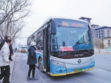 北京:多样化公交线路已达826条 通学公交新学期增至200余条