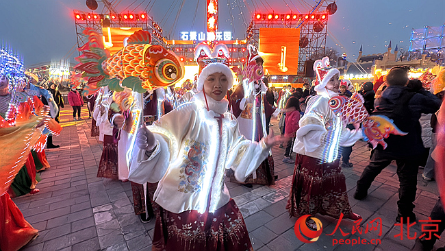 ＂迎春庙会＂大年初一回归 石景山游乐园首办新春＂灯火游园会＂