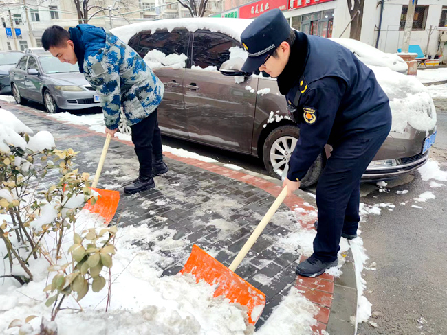 应对龙年首场降雪 北京石景山区全力保障市民出行安全