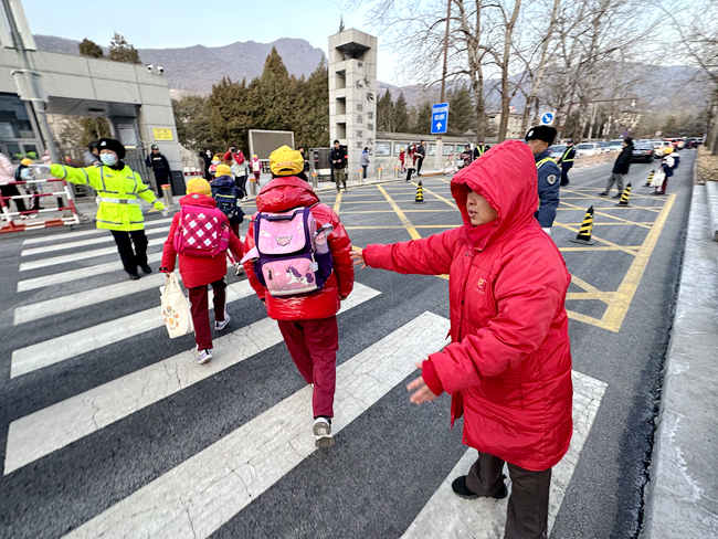 社校齐守护 石景山苹果园街道全力护航开学季